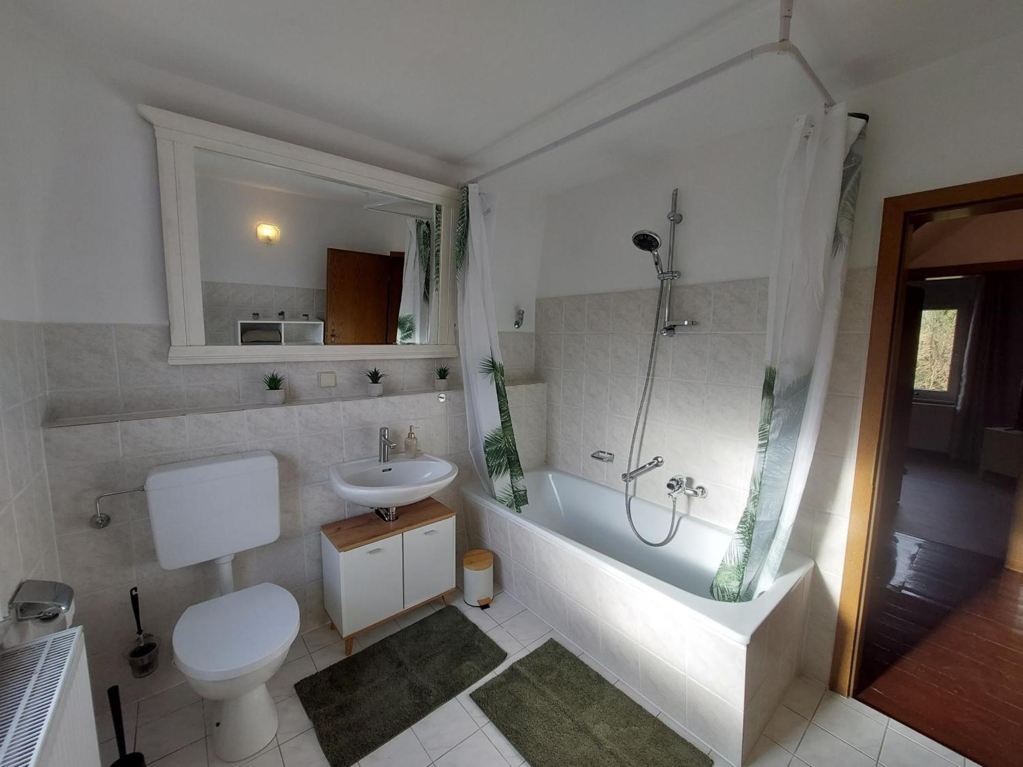 Cozy Home, 7 Beds, Wifi, Kitchen, Balcony, Bielefeld Center Ngoại thất bức ảnh